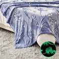 thumbnail image 5 of Manta con diseño de dinosaurio Wajade, color azul oscuro, 127 x 152 cm, 5 of 5