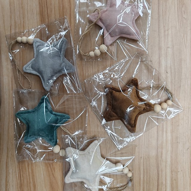 Venta al por mayor de adornos de Navidad de terciopelo de Feliz Navidad con estrellas de presión de borde colgante de árbol casero