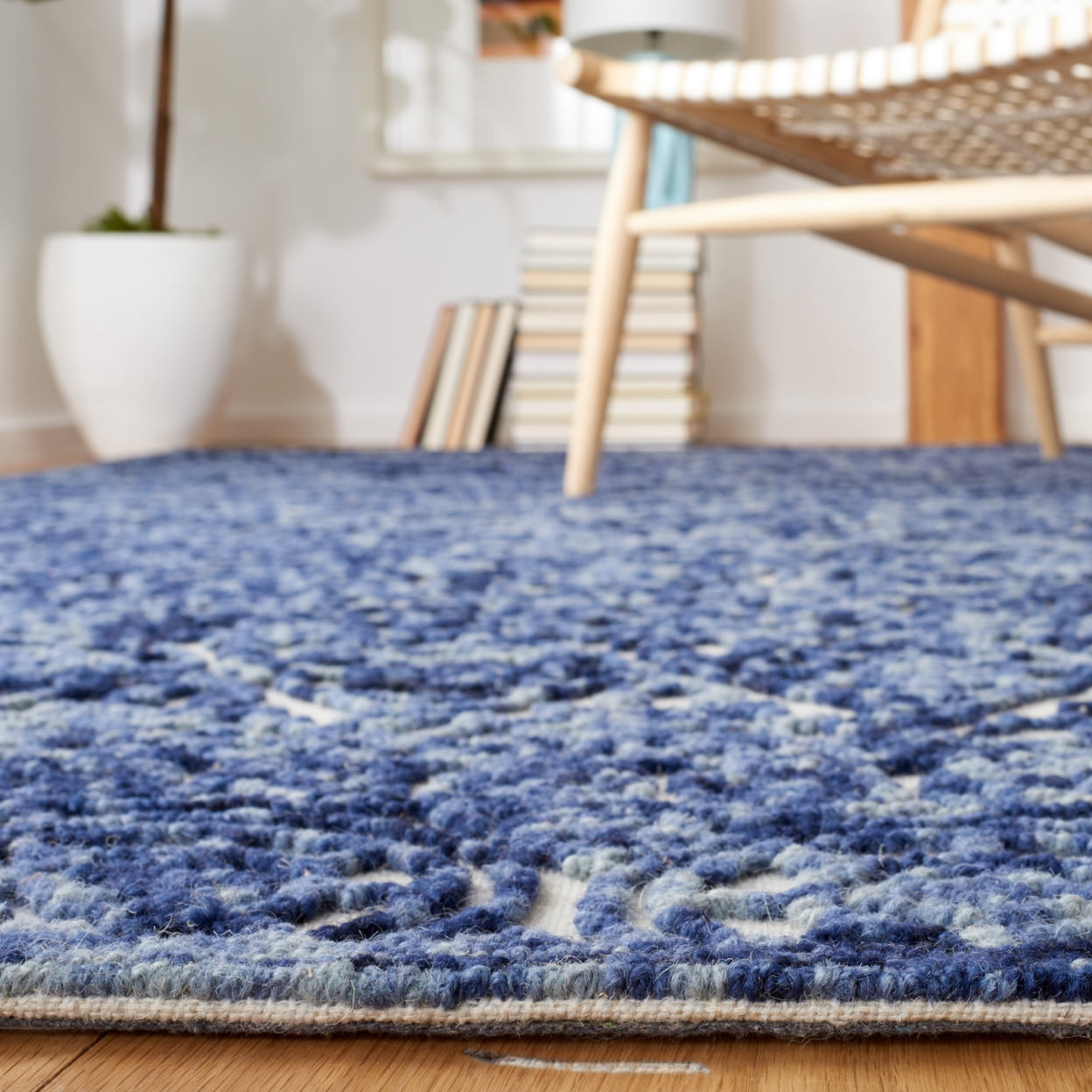 SAFAVIEH Trace Aditi Oriental Area Rug, Navy/Ivory, 4' x 6'