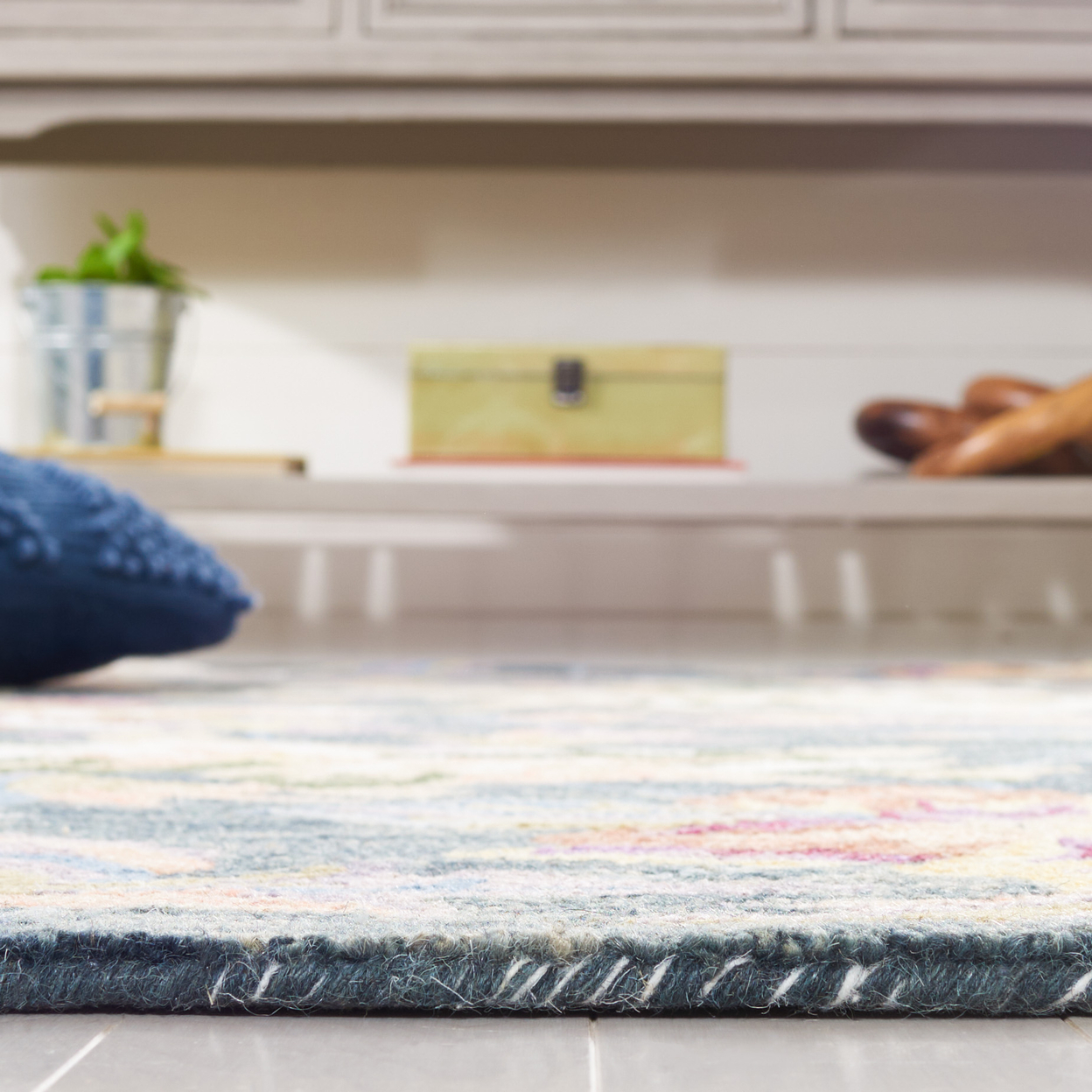 SAFAVIEH Blossom Fisher Floral Area Rug, Grey/Violet, 6' x 6' Square
