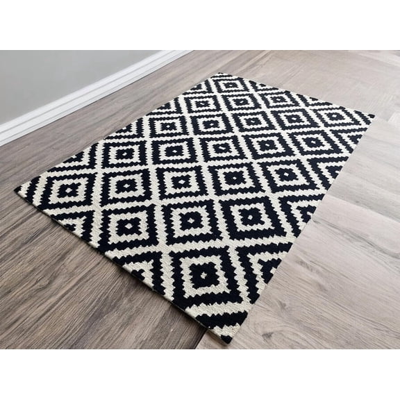 Avyay Rugs Handmade Geometric Wool Area Rug – Black & White – 2 x 3 ft – Indoor