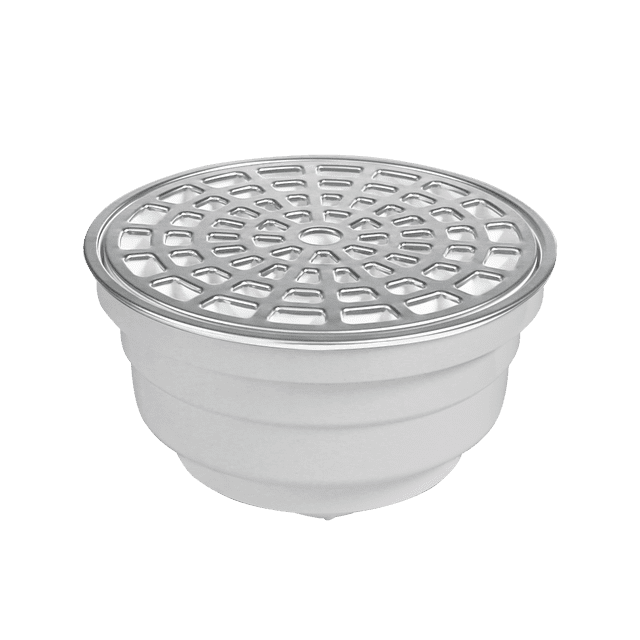 coladera para patio fleximatic cubierta y bisel de acero inoxidable con check anti-olores jumbo. Vista frontal centrada de la coladera blanca de cuerpo ABS y rejilla circular de acero inoxidable perforada con borde biselado; diseño profundo con broche click. Compatible con tubería 4"–6", alto flujo de desalojo y adecuada para áreas grandes; a menudo se usa también en drenajes exteriores de terrazas o jardineras.