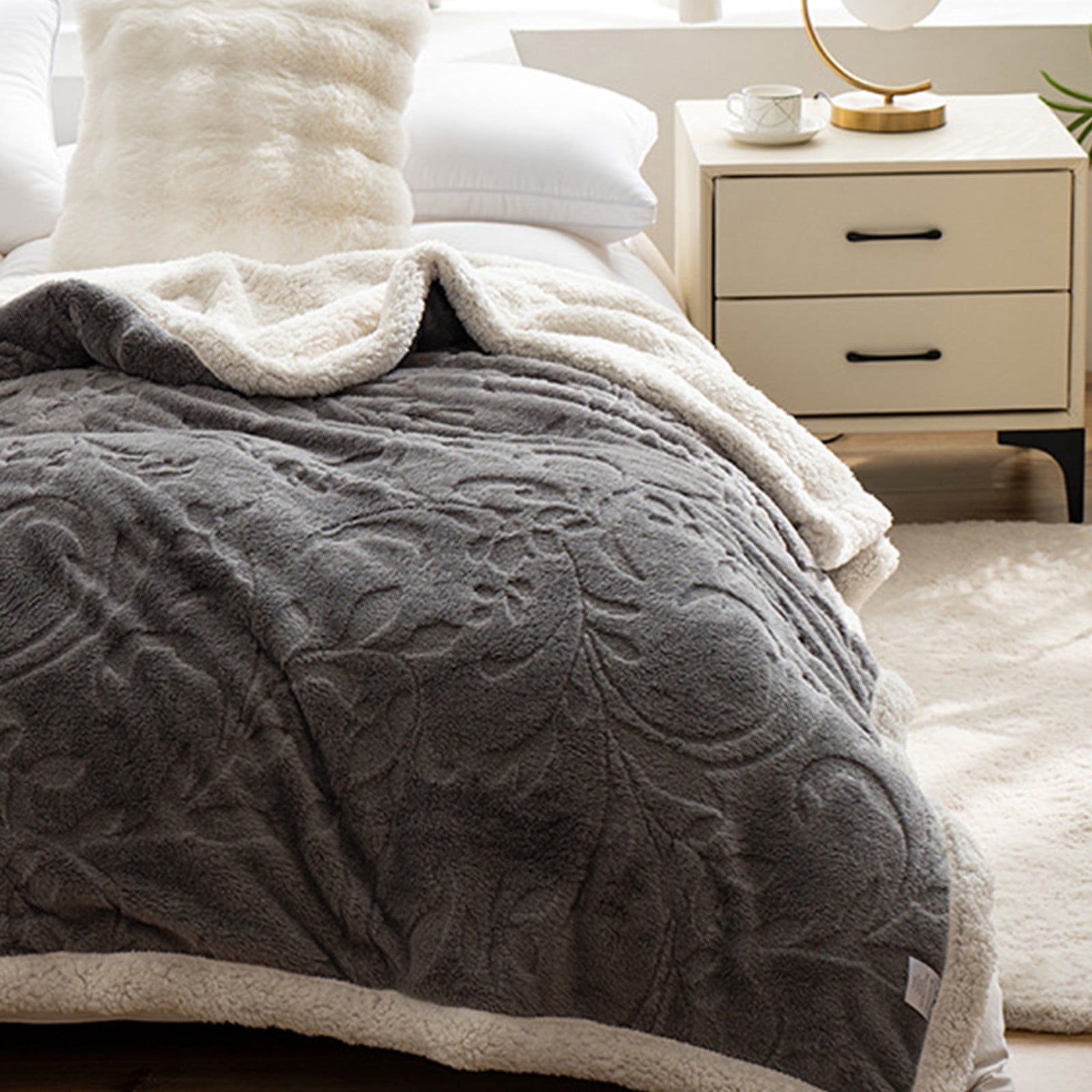 weibbin Sherpa Bed Blanket, Ultra Soft Throw Blanket for All Season, Cozy Plush Floral Fleece Blanket for Bedroom Living Room Dorm Hostel Sofa Camping 39.37x27.56in