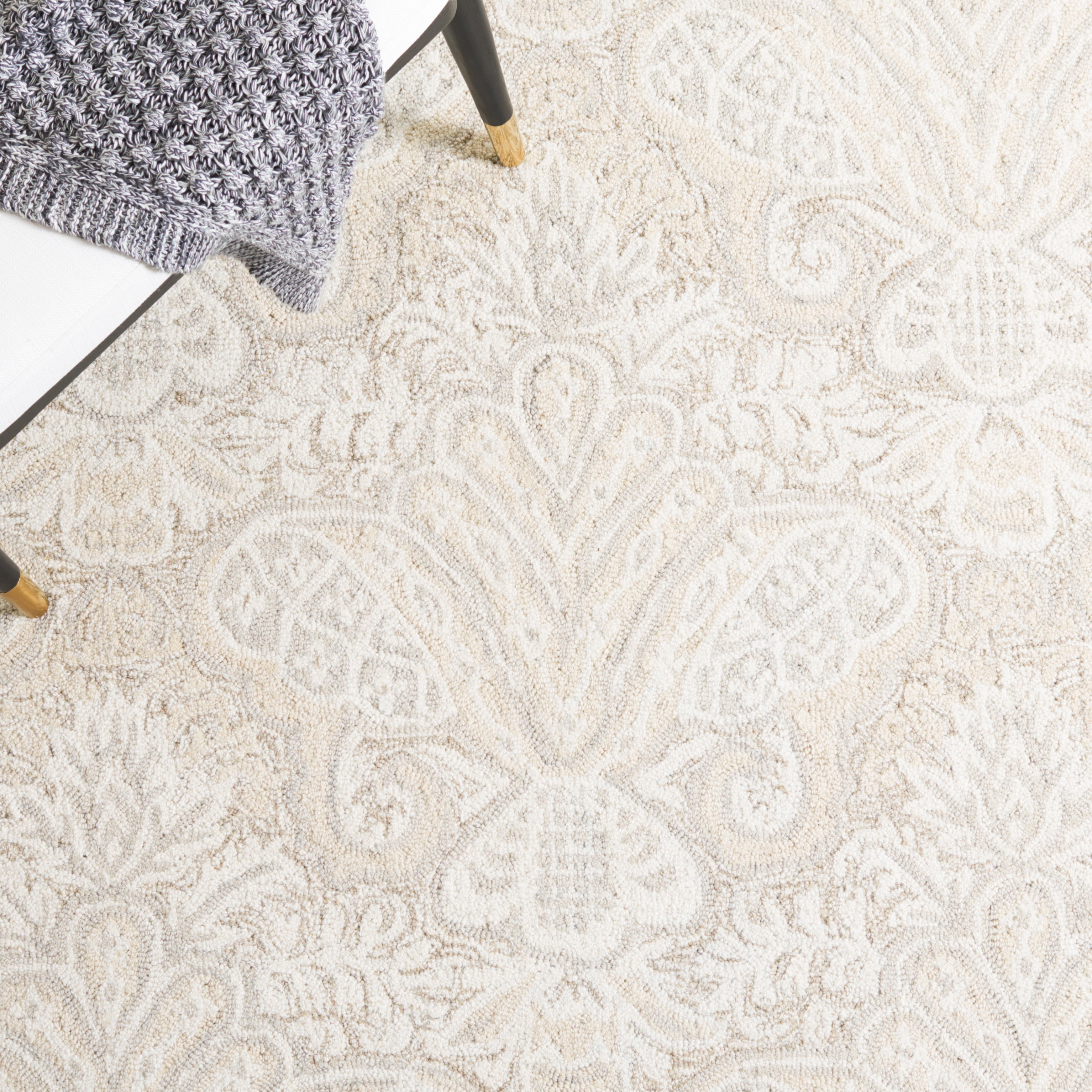 SAFAVIEH Micro-Loop Deziree Floral Runner Rug, Beige, 2'3" x 9'