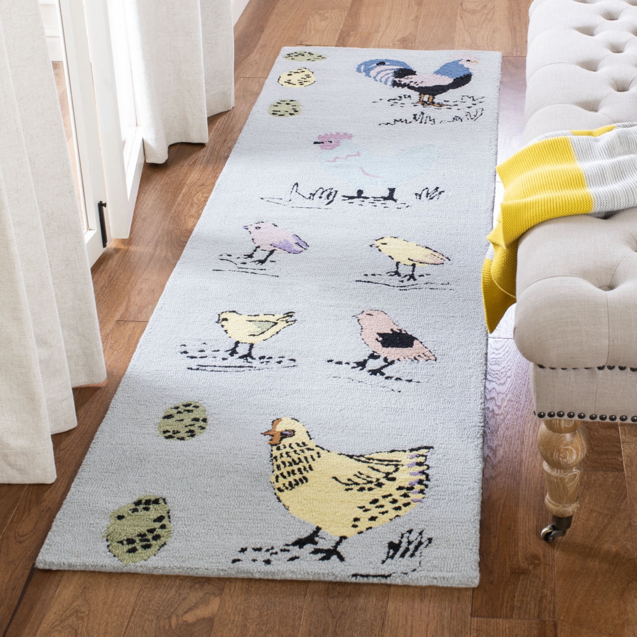 SAFAVIEH Novelty Gracelyn Roosters and Chicks Wool Area Rug, Blue/Yellow, 4' x 6'