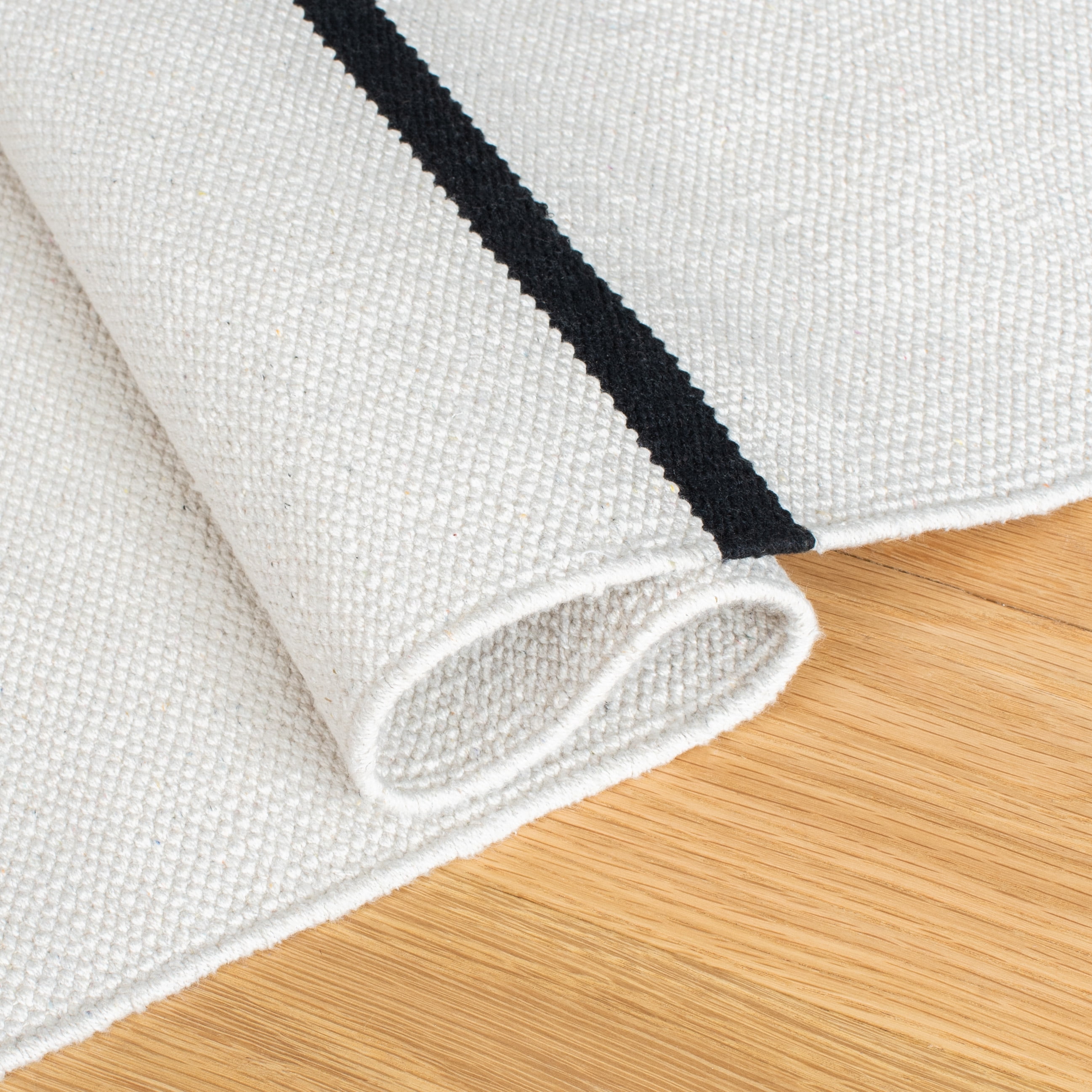 SAFAVIEH Montauk Oswald Geometric Striped Cotton Area Rug, Ivory/Black, 8' x 8' Round