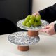 thumbnail image 4 of Frutero de cerámica con pedestal floral y base de madera, plato decorativo for aperitivos, 4 of 7