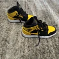thumbnail image 3 of Jo r-dan 1 Retro Mid New Love 2017 G’s Size 6.5, 3 of 5