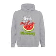 thumbnail image 5 of Sudadera con capucha divertida para hombre y mujer, con diseño de One In A Melon Mommy Sandía, estilo inglés, para el Día de la Madre, 5 of 5