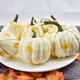 thumbnail image 5 of Decoraciones de Otoño de Espuma de Mini Calabazas Artificiales en Pack de 8 para Halloween Decoración de Acción de Gracias, 5 of 8