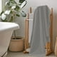 thumbnail image 4 of Juego de tres toallas | Toalla de baño grande, suave y absorbente, toalla de mano | Extra grande (70 x 140 cm) | Poliéster resistente | Colores blanco, café y gris | Para uso doméstico y de viaje, 4 of 5