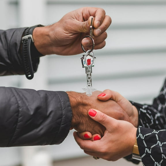 UNOMOR Key Decoration Wing Shape Keyring Silver Hanging Ornament For Travel 1Pcs