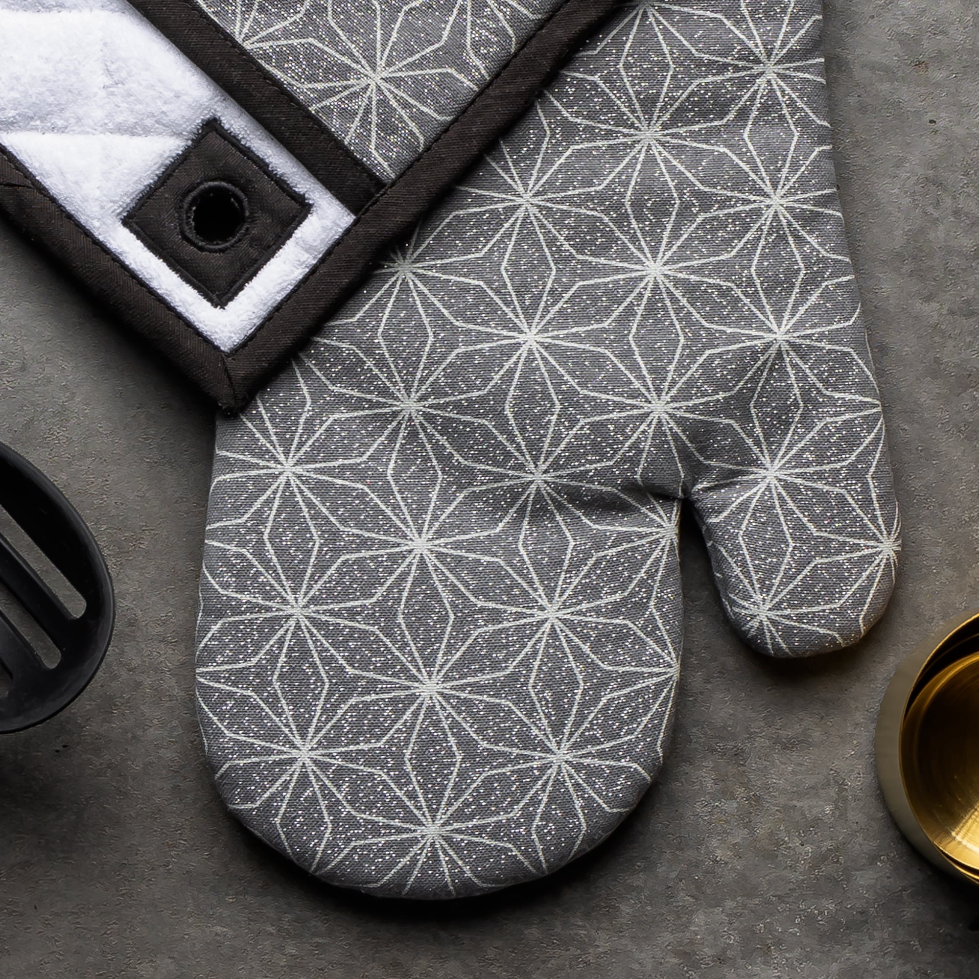 Thyme & Table Oven Mitt and Potholder Set, Gray Star, 2-Piece