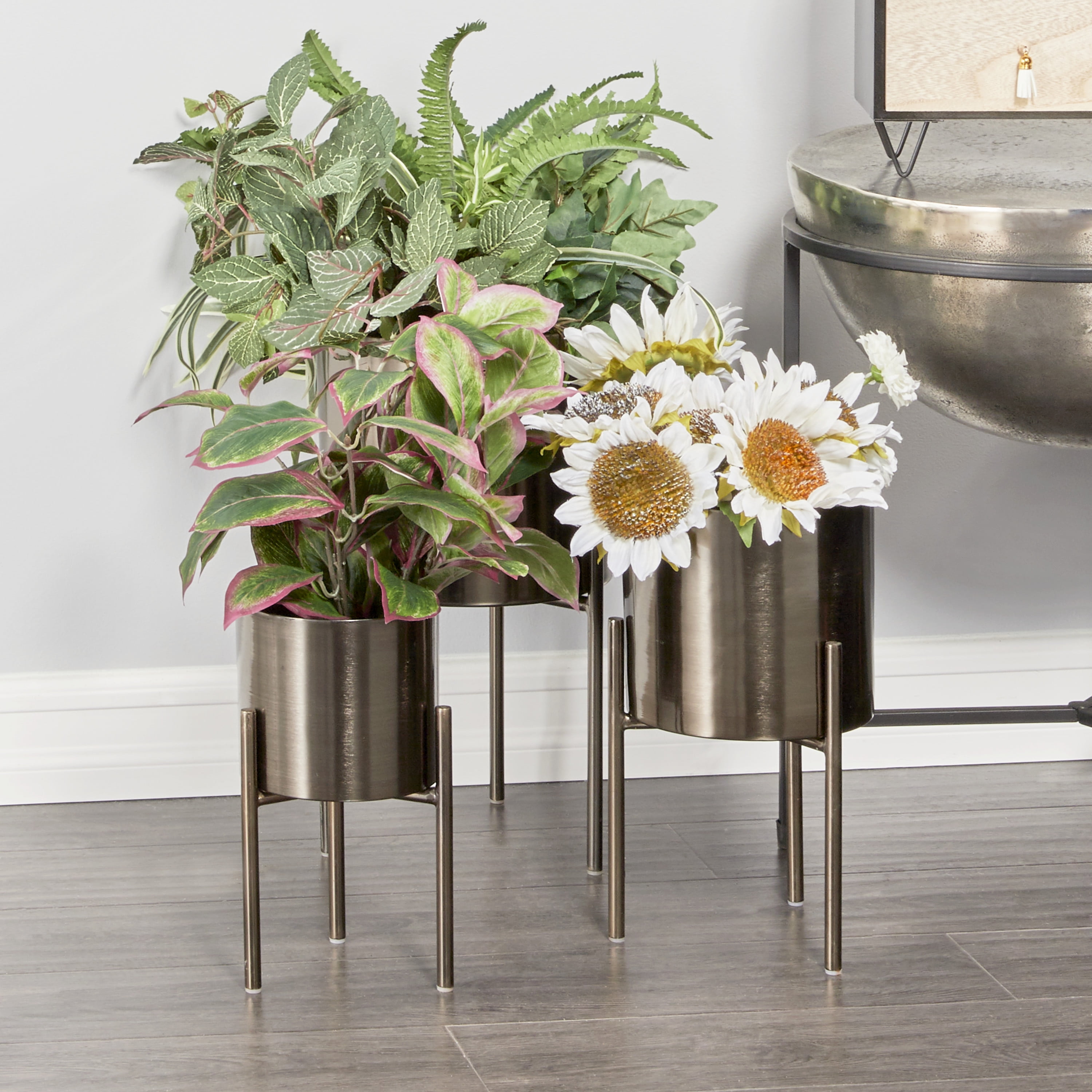 DecMode 18", 14", 12"H Indoor Outdoor Black Metal Planter with