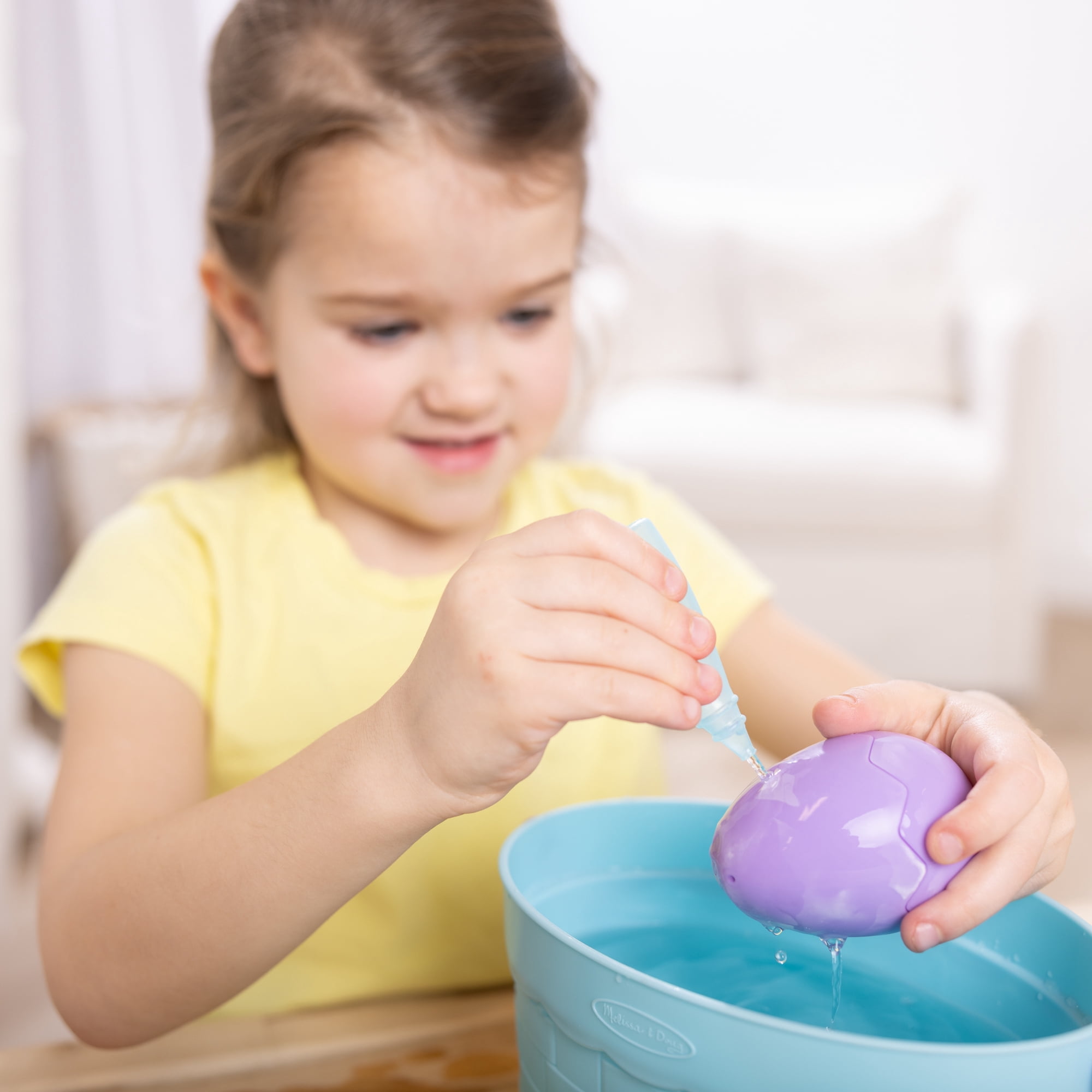 Melissa & Doug Water Wow Egg Decorating Play Set, Reusable Mess-Free Coloring, Easter Eggs Pretend Play Toy for Preschool Kids Ages 3+