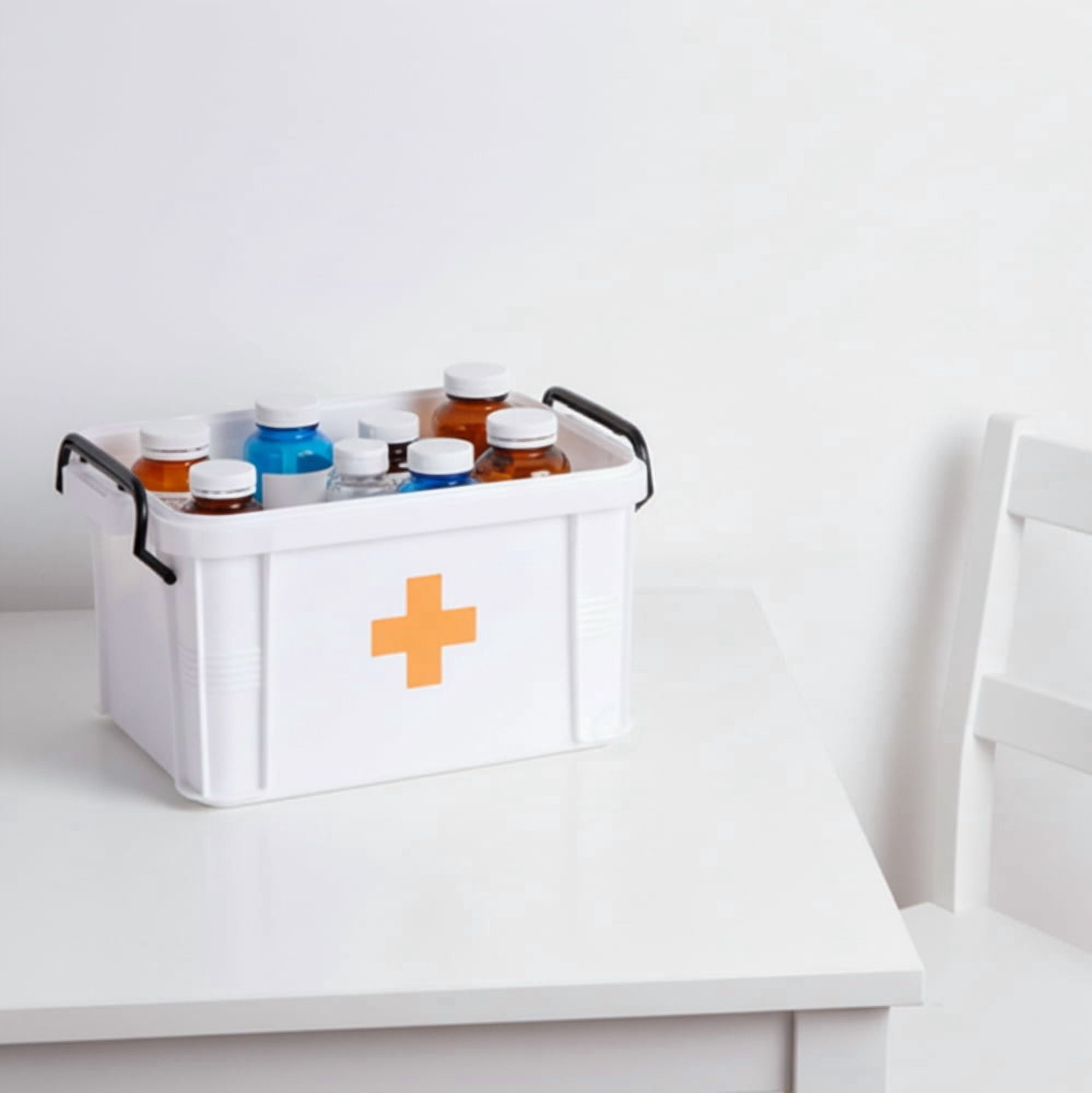 White Large Empty Medical Box for Home Emergency Supplies, Travel, Car, and Dorms – Compact First Aid Box with Handle, Detachable Tray and Locking Lid – Medical Organizer and First Aid Kit Storage