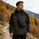 thumbnail image 5 of Mochila cruzada para hombre: bolso de pecho de poliéster impermeable, bolso de hombro deportivo multifuncional, mochila ligera para viajes al aire libre con puerto para auriculares., 5 of 6
