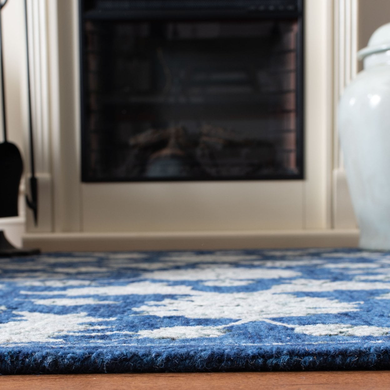 SAFAVIEH Micro-Loop Carl Floral Overdyed Wool Area Rug, Navy/Grey, 5' x 5' Round