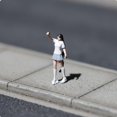 thumbnail image 2 of Figura Humana A Escala 1/64, Diseños Modernos, Figura De Resina Pintada, Modelo De Personas Diminutas Altamente Detalladas Para Aficionados, Modelos De Mesa Chica blanca haciéndose un selfie, 2 of 8