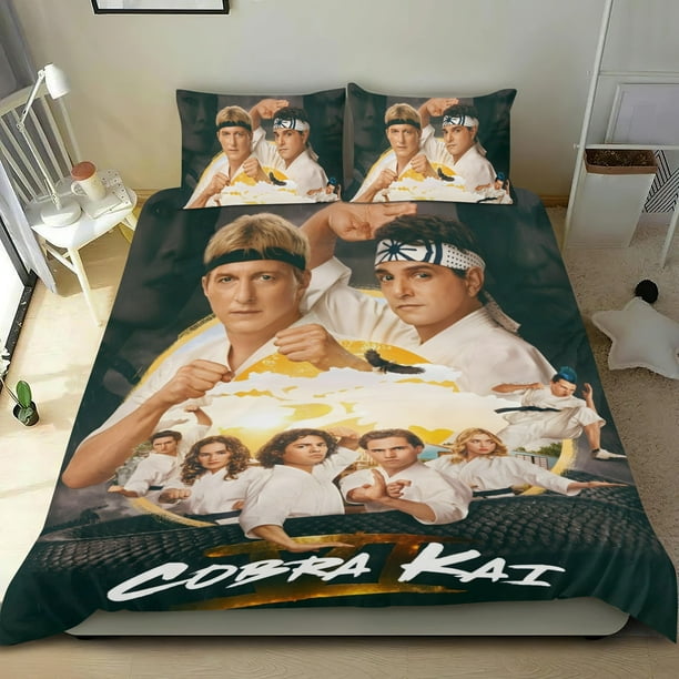 Cobra Kai Conjunto de sábanas temático, trío de piezas, cómodo y amigable con la piel, diseño único, regalo de decoración para el hogar para familiares, amigos y fans, 90 cm * 190 cm