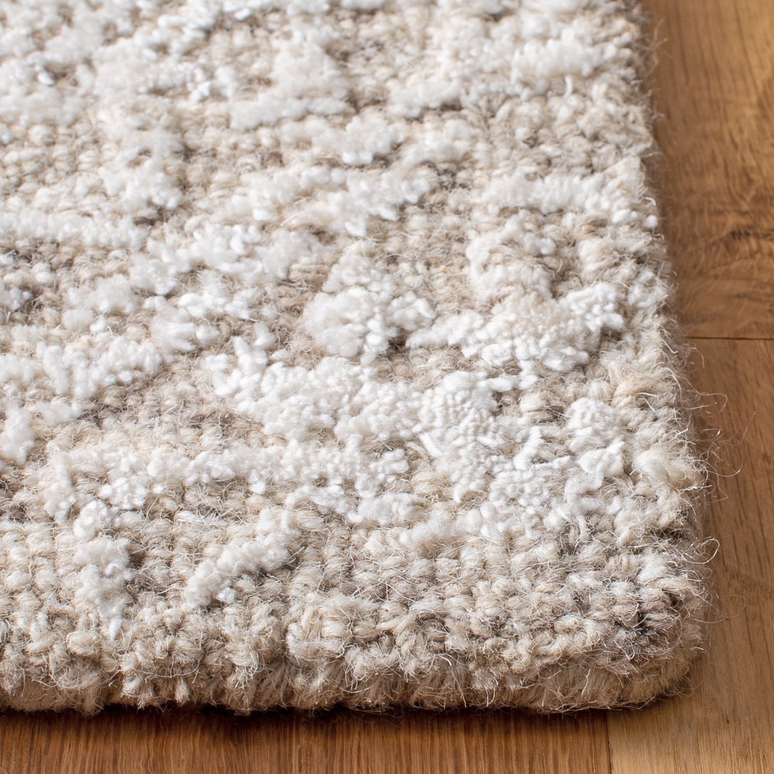 SAFAVIEH Glamour Peronal Diamond Area Rug, Beige, 6' x 6' Square