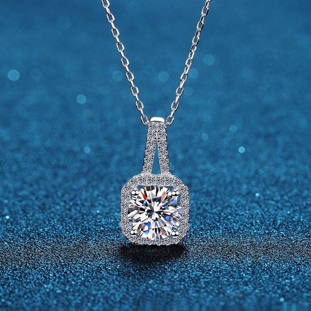 Collar de moissanita de plata con colgante de diamante Mosan Princess Square Bag y cadena de clavícula chapada en platino con microincrustaciones
