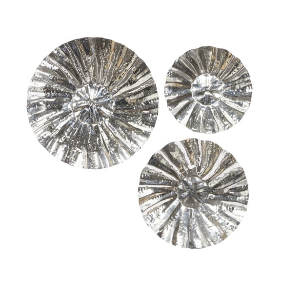 DecMode Silver Stainless Steel Metal Textured Starburst Plate Wall Decor