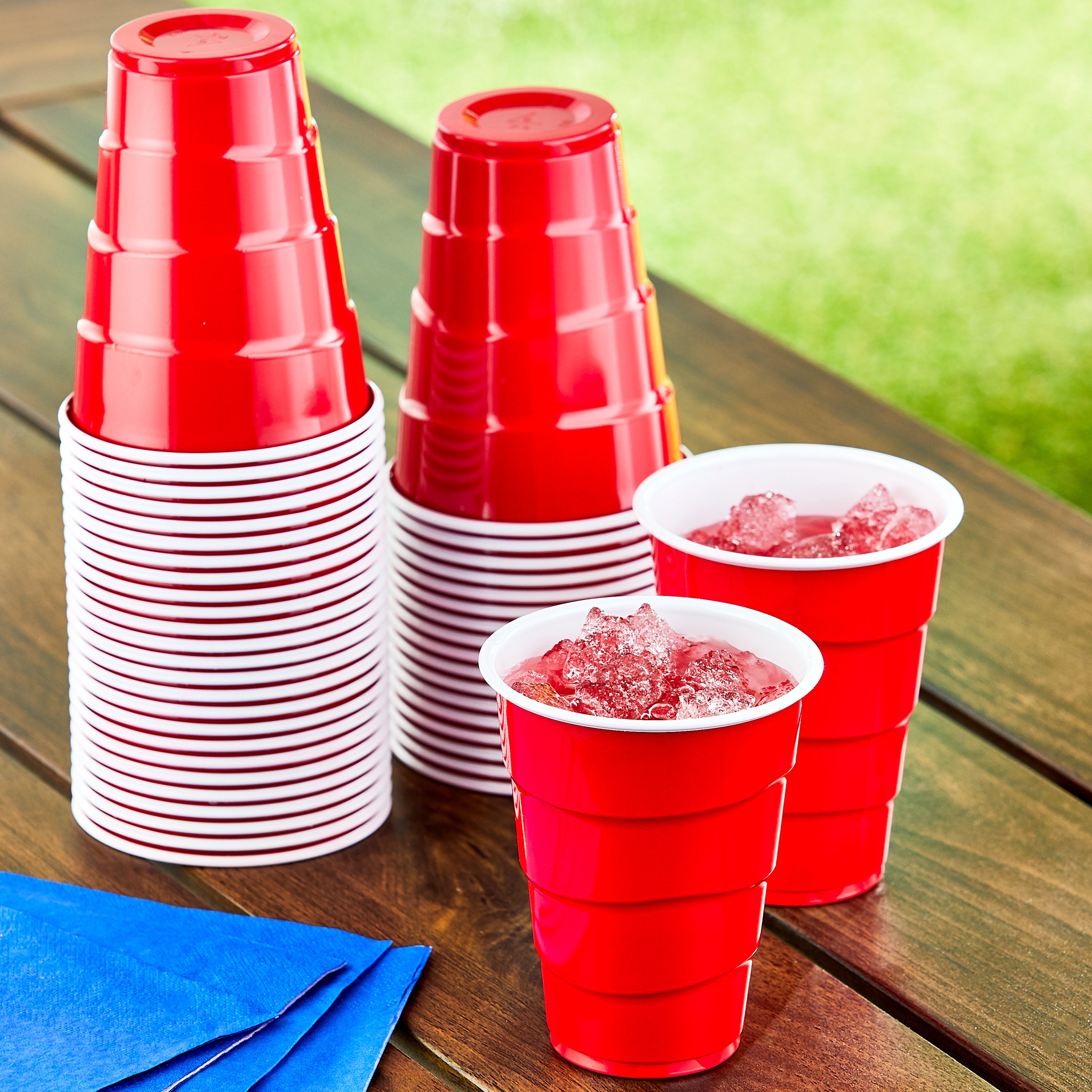 SOLO Cup Company Small Red Plastic Party Cups, 9 Ounce, 300 Count  (ASQ950-20004) : Health & Household 