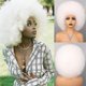 thumbnail image 1 of Zhuge Peluca afro suave de los años 70 para mujeres Pelucas de cabello afro rizado con flequillo Peluca afro de cabello sintético Peluca afro para uso diario en fiestas, Blanca, 1 of 2