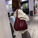 thumbnail image 4 of Bolso de Hombro Soledad para Mujer Rojo Cuero PU, 4 of 8