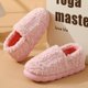 thumbnail image 3 of Zapatillas de algodón de suela gruesa para mujer, otoño e invierno, para interior del hogar, antideslizantes, cálidas, para parejas, zapatos de felpa con relleno de algodón para hombres, 3 of 5