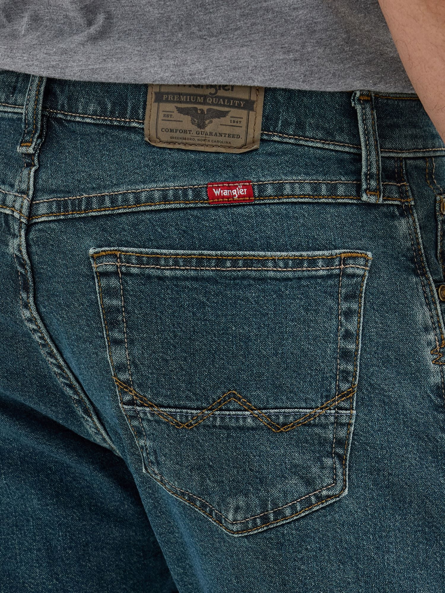Wrangler Men's Straight Fit Jean with Stretch