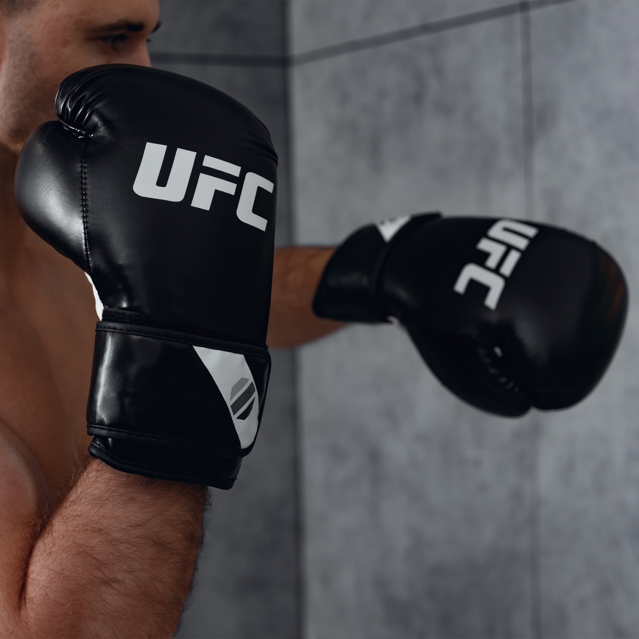UFC Youth Fitness Training Gloves - 8oz, Black - Durable Cardio Boxing Gloves, Ideal for Bag Work, Mitts, Kickboxing & Home Fitness