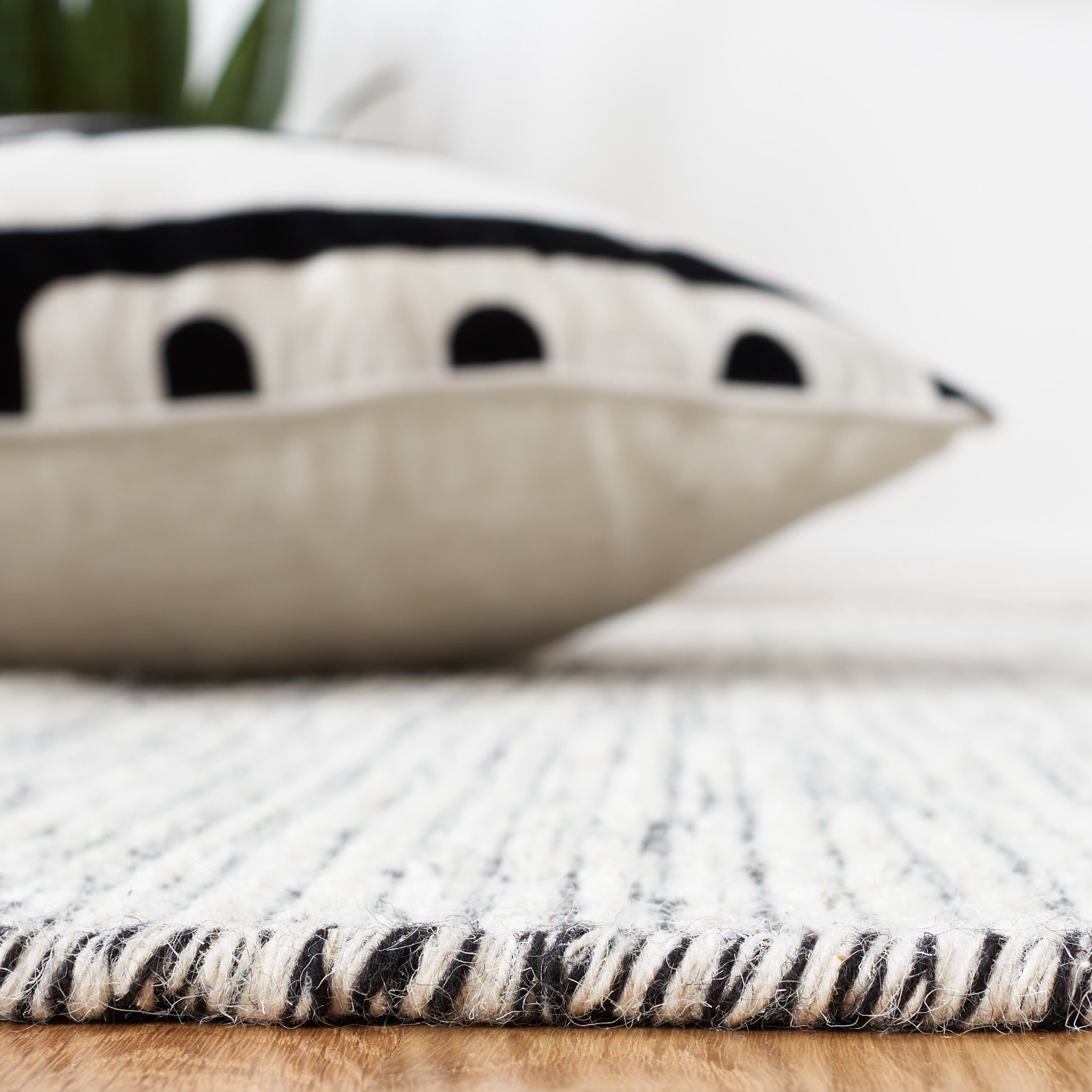 SAFAVIEH Natura Lorin Striped Area Rug, Ivory/Black, 6' x 6' Square