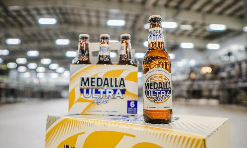 Medalla Ultra Premium Light Beer 6 Pack 12 fl oz Glass Bottle 4.2 ABV Brewed by Compania Cervecera de Puerto Rico Walmart