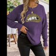 thumbnail image 4 of Suéter de Cuello Redondo Personalizado con Estampado de Leopardo y Labios Bordados para Mujer Púrpura M, 4 of 8