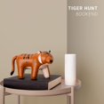 thumbnail image 2 of Zny Zuny Gaze Series Sujetalibros Bronceado Para Estantes Decorativos De Oficina - Tiger Hunt, 2 of 5