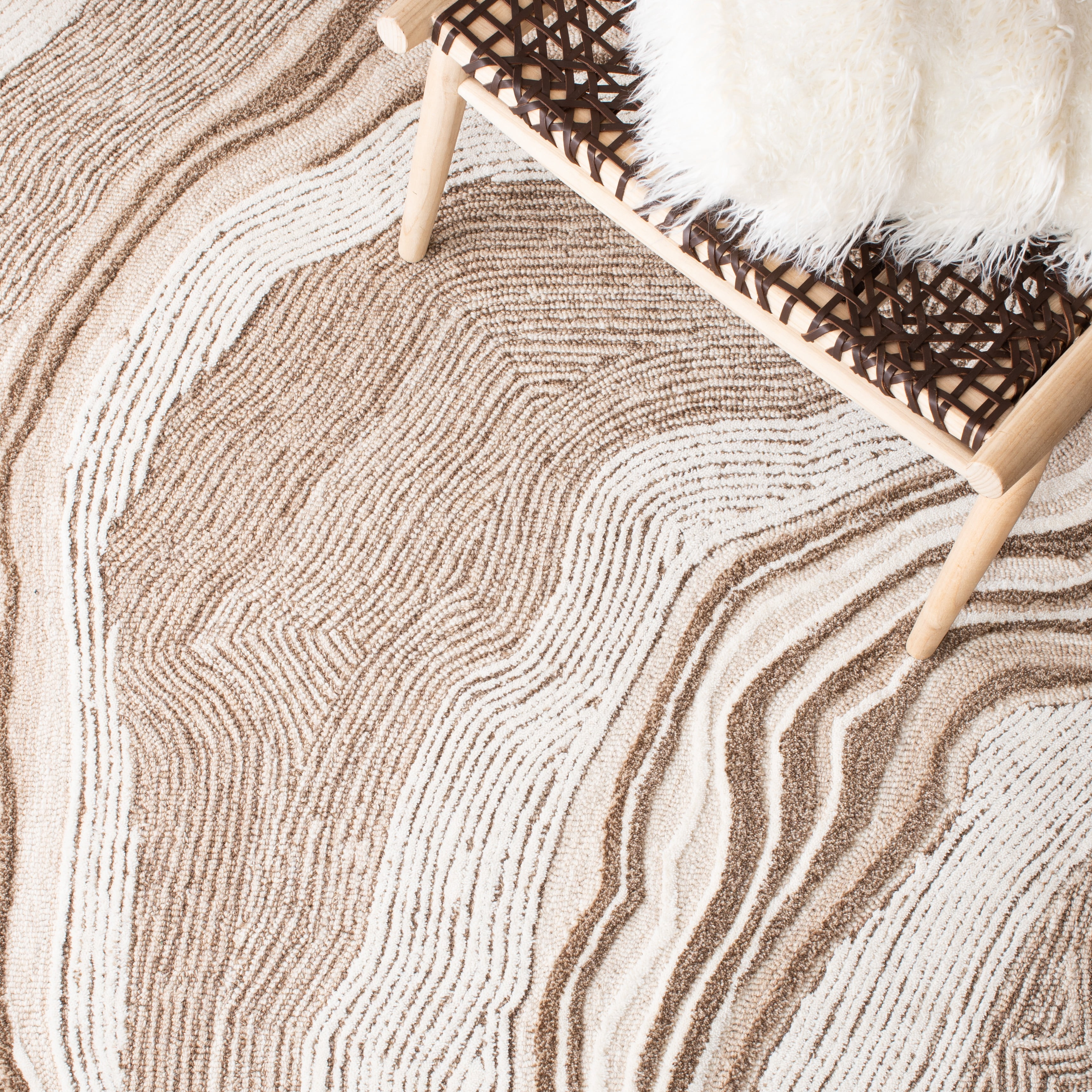 SAFAVIEH Fifth Avenue Deangelo Abstract Area Rug, Beige/Ivory, 8' x 8' Round
