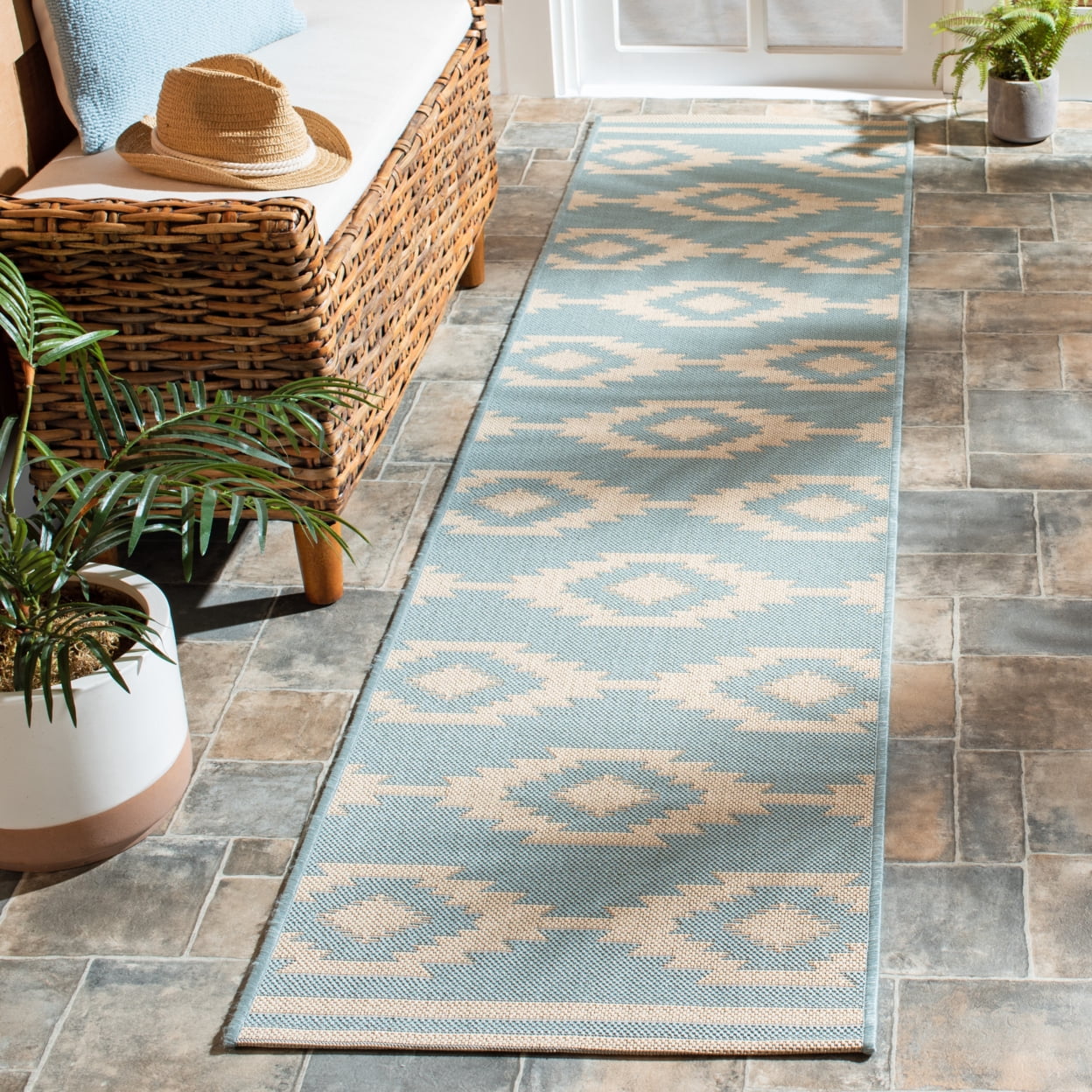 SAFAVIEH Beach House Vasiliki Geometric Indoor/Outdoor Area Rug, Cream/Aqua, 5'3" x 7'6"