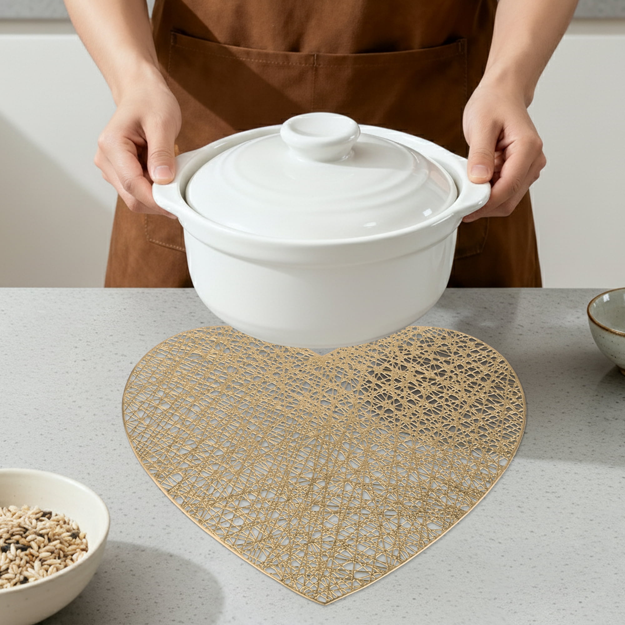 Unique Bargains Heart Shape Placemats Set of 6 for Home Decor Gold