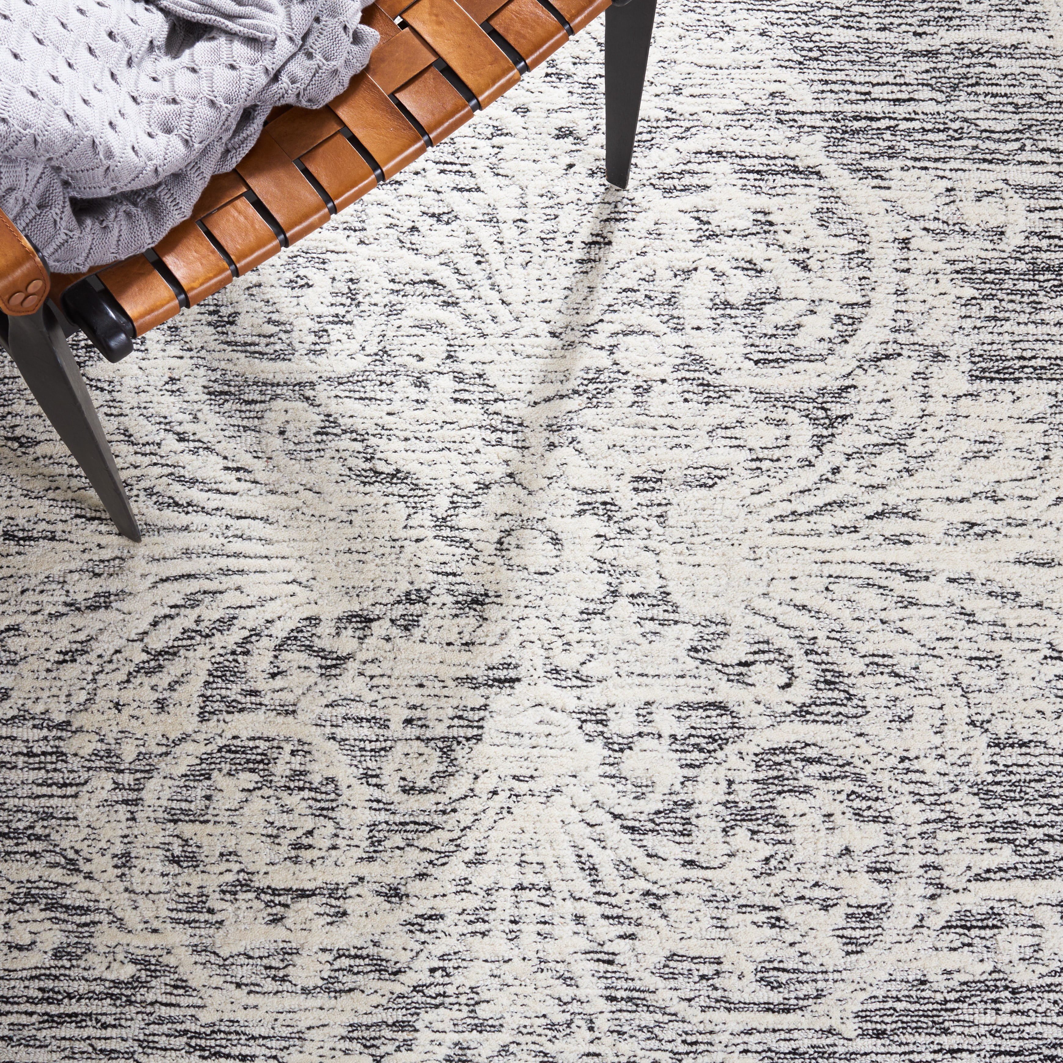 SAFAVIEH Metro Gertrude Medallion Area Rug, Ivory/Black, 4' x 6'