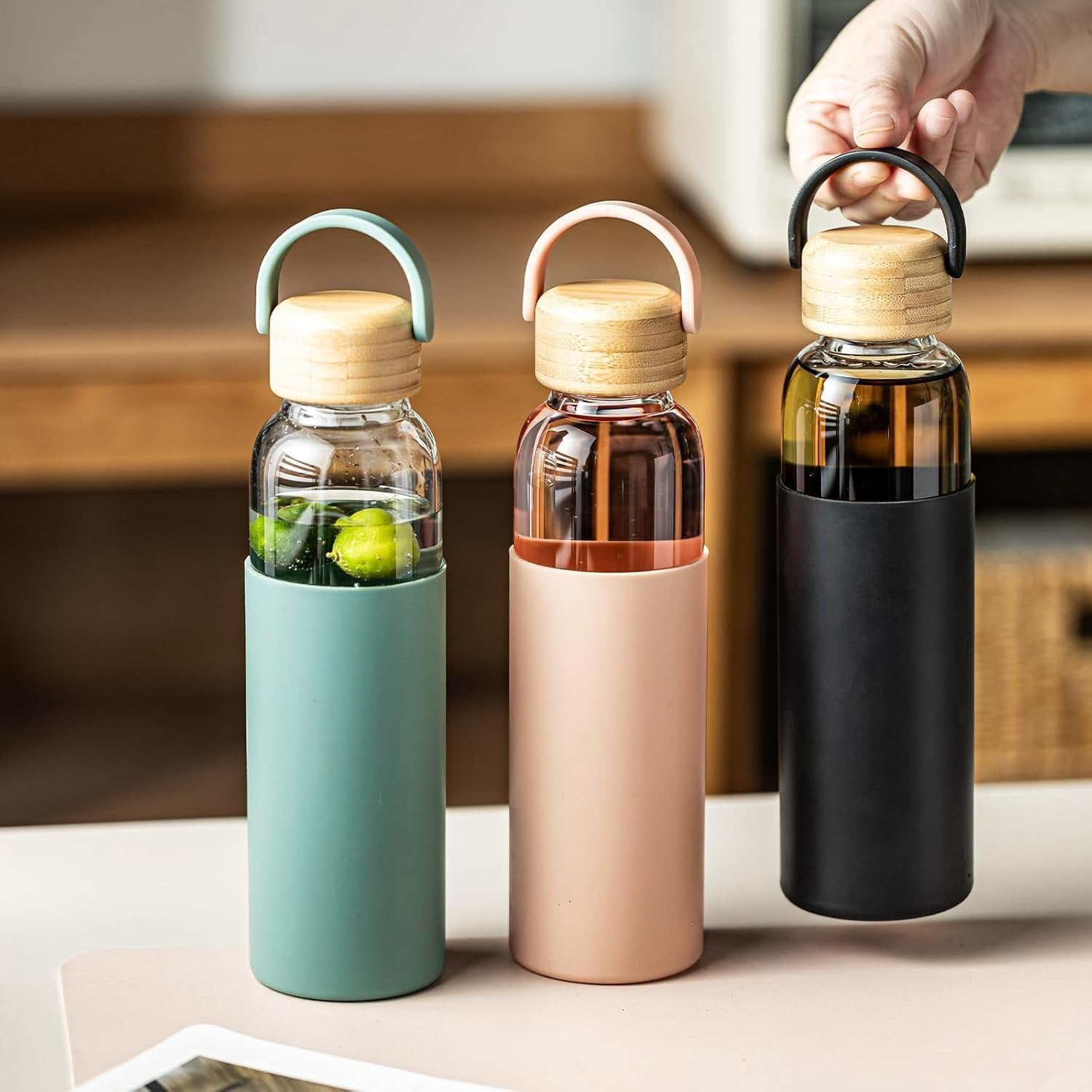 21oz Borosilicate Glass Water Bottle with Non-Slip Sleeve & Leak-Proof Lid- Drink Bottle for Office,Travel,Gym,Hiking-Ideal  for , & Fitness Enthusiasts (2*+2*Green)