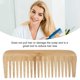 thumbnail image 3 of Peine de madera de dientes anchos para cabello grueso, peine antiestático de madera de durazno con mango ergonómico., 3 of 5
