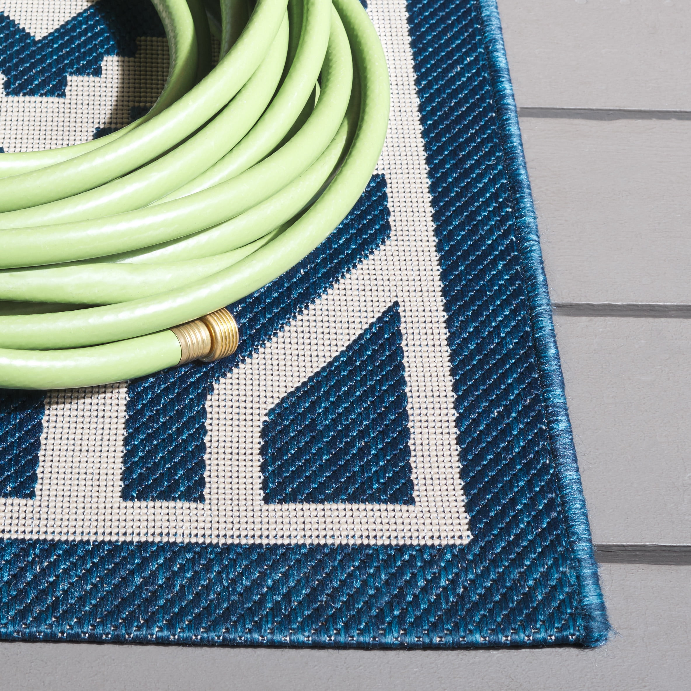 Safavieh Courtyard Amelia Geometric Indoor/Outdoor Runner Rug, Navy/Beige, 2'3" x 10'