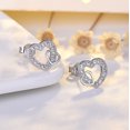 thumbnail image 3 of Pendientes de titanio para orejas sensibles, pendientes de poste de titanio para mujer, corazón (color dorado). Plata）2 piezas, 3 of 5