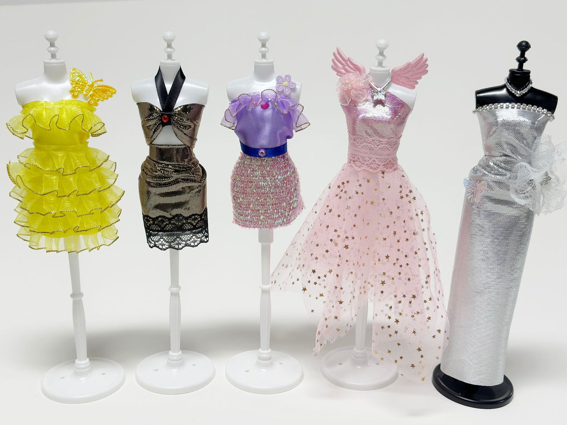Fashion Design Kit for Girls,  DIY Sewing Craft Kit with Mannequins, Fabrics & Accessories, Create Stylish Outfits, Perfect Gift for Kids Ages 6+ To Learn Sewing & Boost Creativity