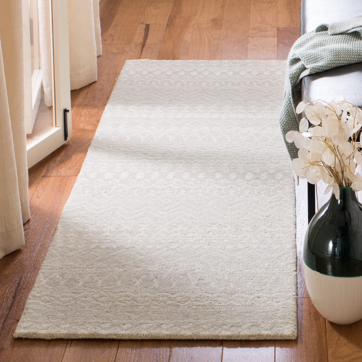 SAFAVIEH Micro-Loop Daithi Geometric Aztec Wool Area Rug, Aqua/Ivory, 4' x 6'
