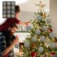 thumbnail image 3 of Bola Decorativa De Terciopelo Paquete De 12 Bolas Navideñas De 8cm Para Árbol De Navidad, De Terciopelo Burdeos, Con Cuerda Para Colgar, Irrompibles, Color Gris Rkxzt, 3 of 8
