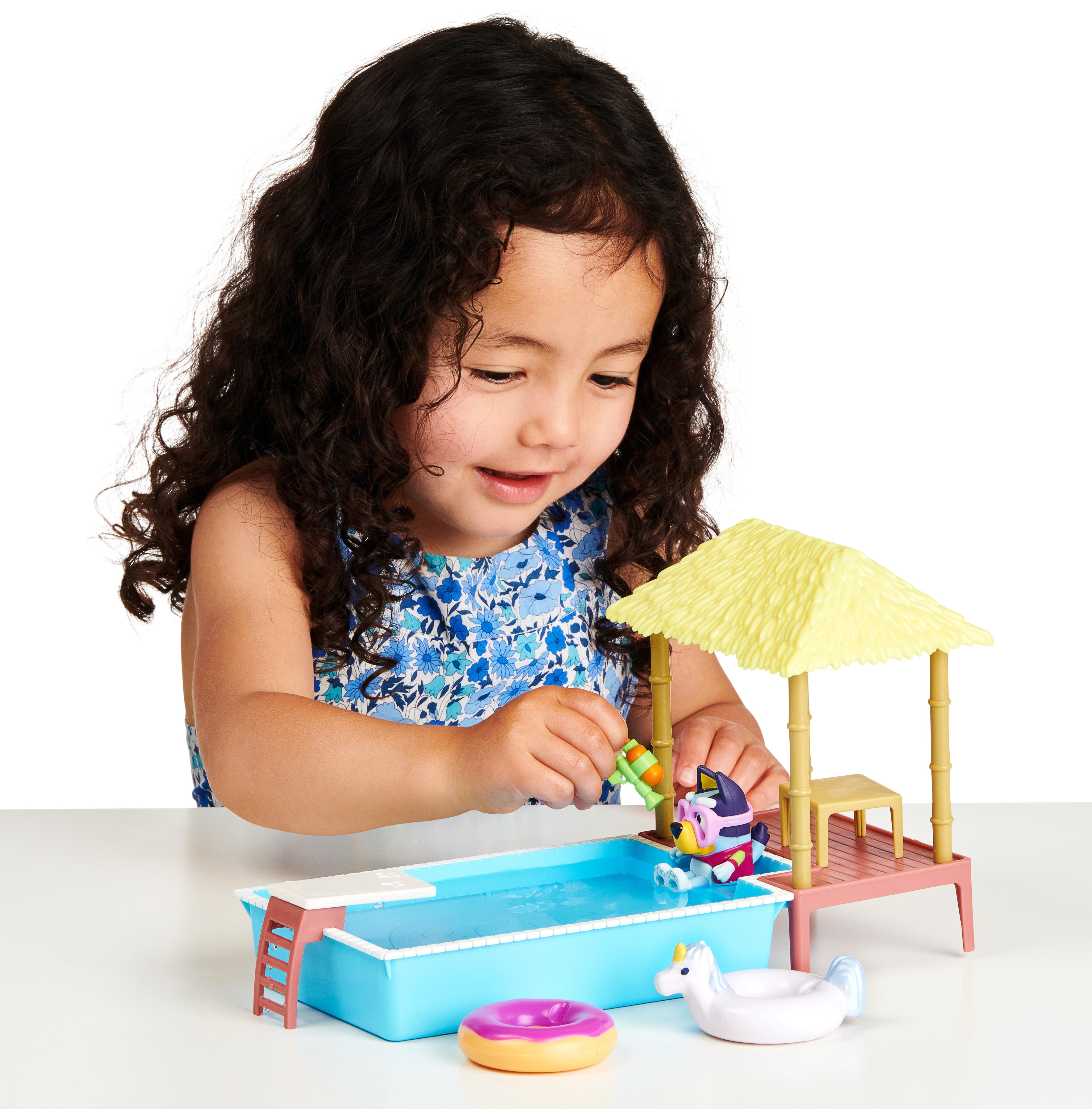 Pileta Bluey Playset con Figura y accesorios - Juguetes Vulcanita