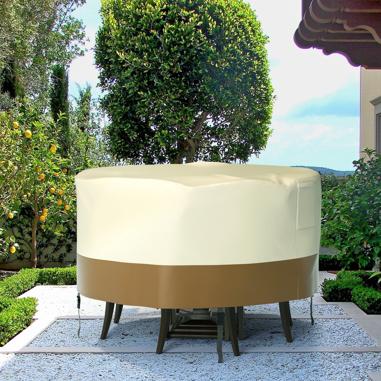 A 420D Circular Waterproof Patio Furniture Cover for Outdoor Table and Chairs
